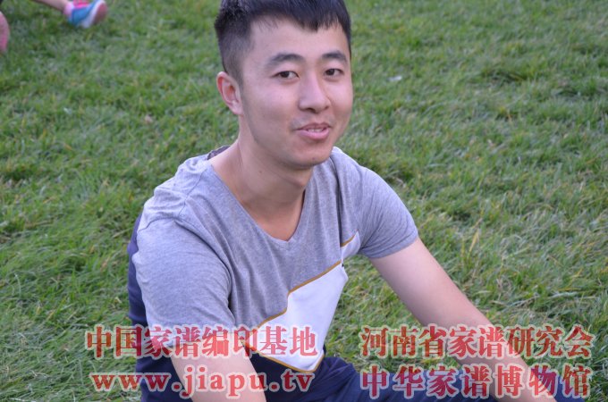 李峰高级排版师.jpg