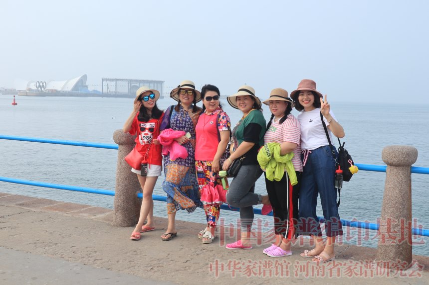 河南省家谱研究会组织优秀员工赴青岛日照旅游 (4).jpg