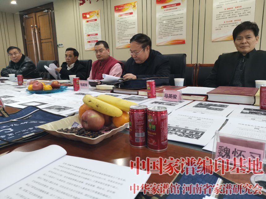 马姓委员会会长马武举在汇报工作.jpg