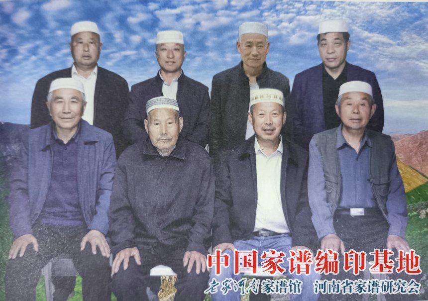 李氏家谱编委会成员合影 (1).jpg
