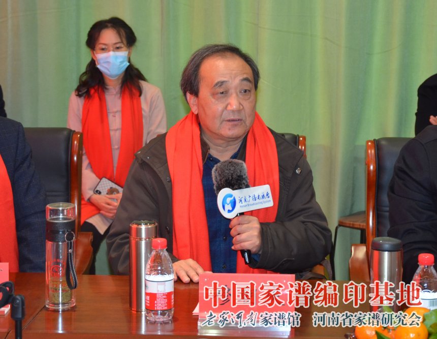 穆朝庆出席姓氏文化研究活动 (1).jpg