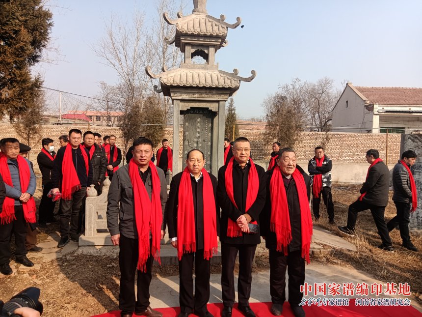 任华出席任氏家族祭祖活动并讲话 (2).jpg