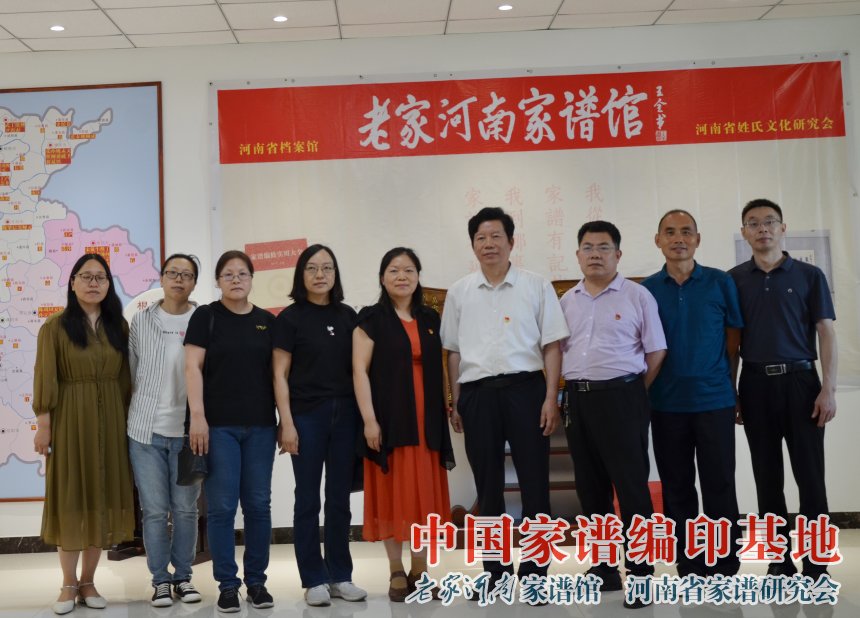 杨波副所长参观河南省档案馆 (4).jpg