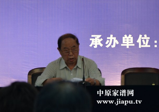 河南师范大学曾祥芹教授在研讨会上发言