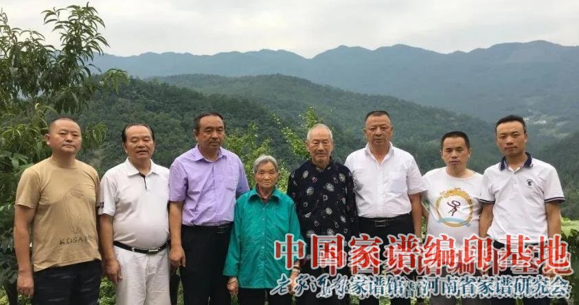 胥氏签约.jpg
